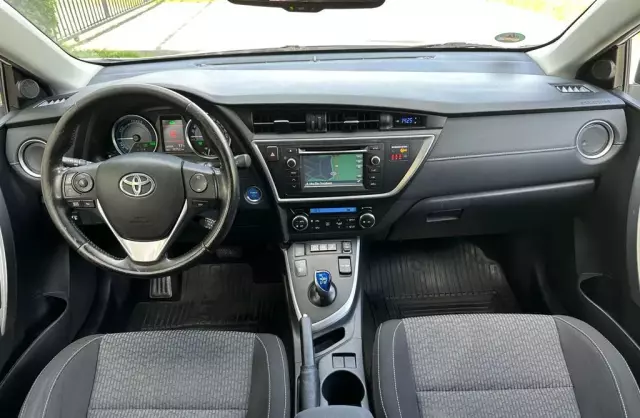 TOYOTA Auris 