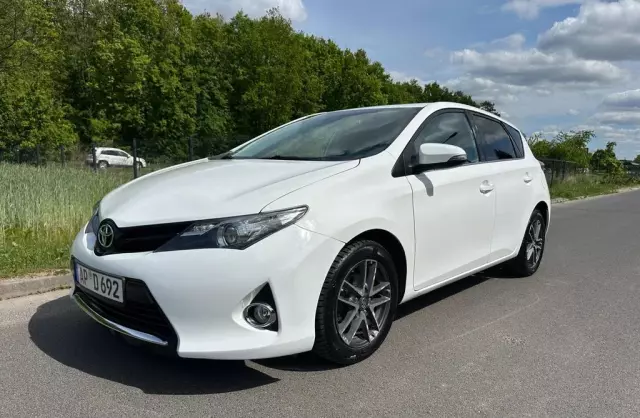 TOYOTA Auris 