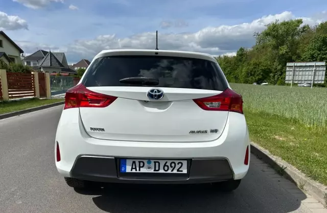 TOYOTA Auris 