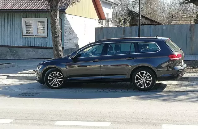 VOLKSWAGEN Passat 