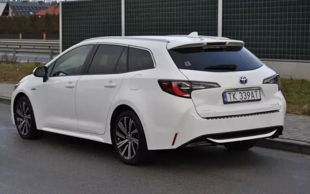 TOYOTA Corolla 2.0 Hybrid Comfort