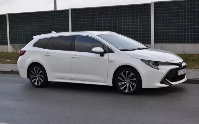 TOYOTA Corolla 2.0 Hybrid Comfort