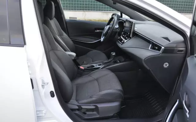 TOYOTA Corolla 2.0 Hybrid Comfort