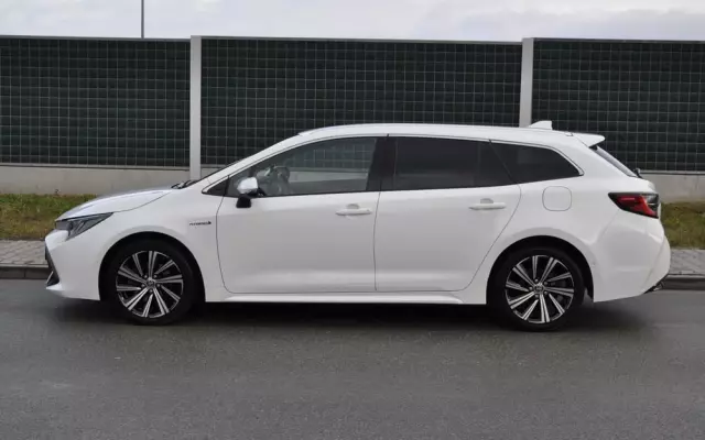 TOYOTA Corolla 2.0 Hybrid Comfort