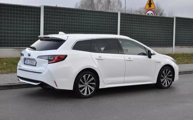 TOYOTA Corolla 2.0 Hybrid Comfort