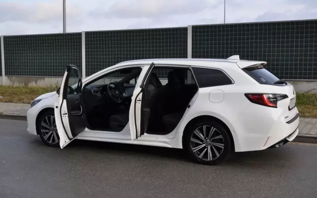 TOYOTA Corolla 2.0 Hybrid Comfort