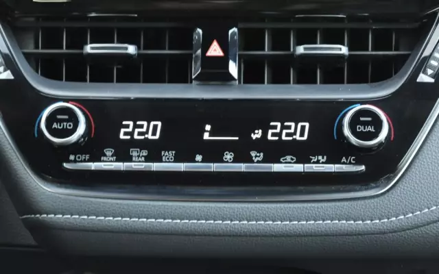 TOYOTA Corolla 2.0 Hybrid Comfort