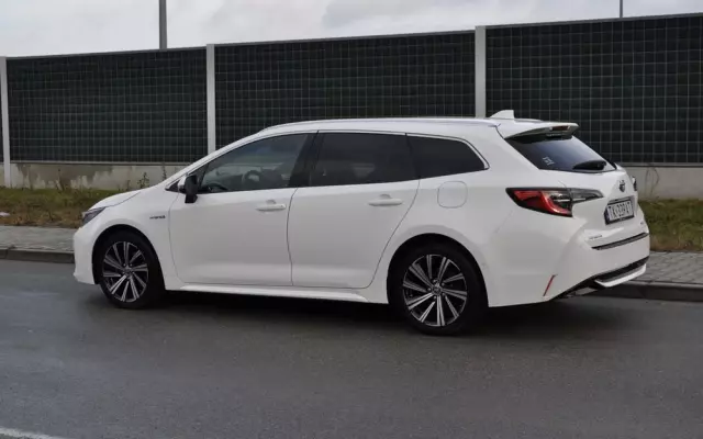 TOYOTA Corolla 2.0 Hybrid Comfort