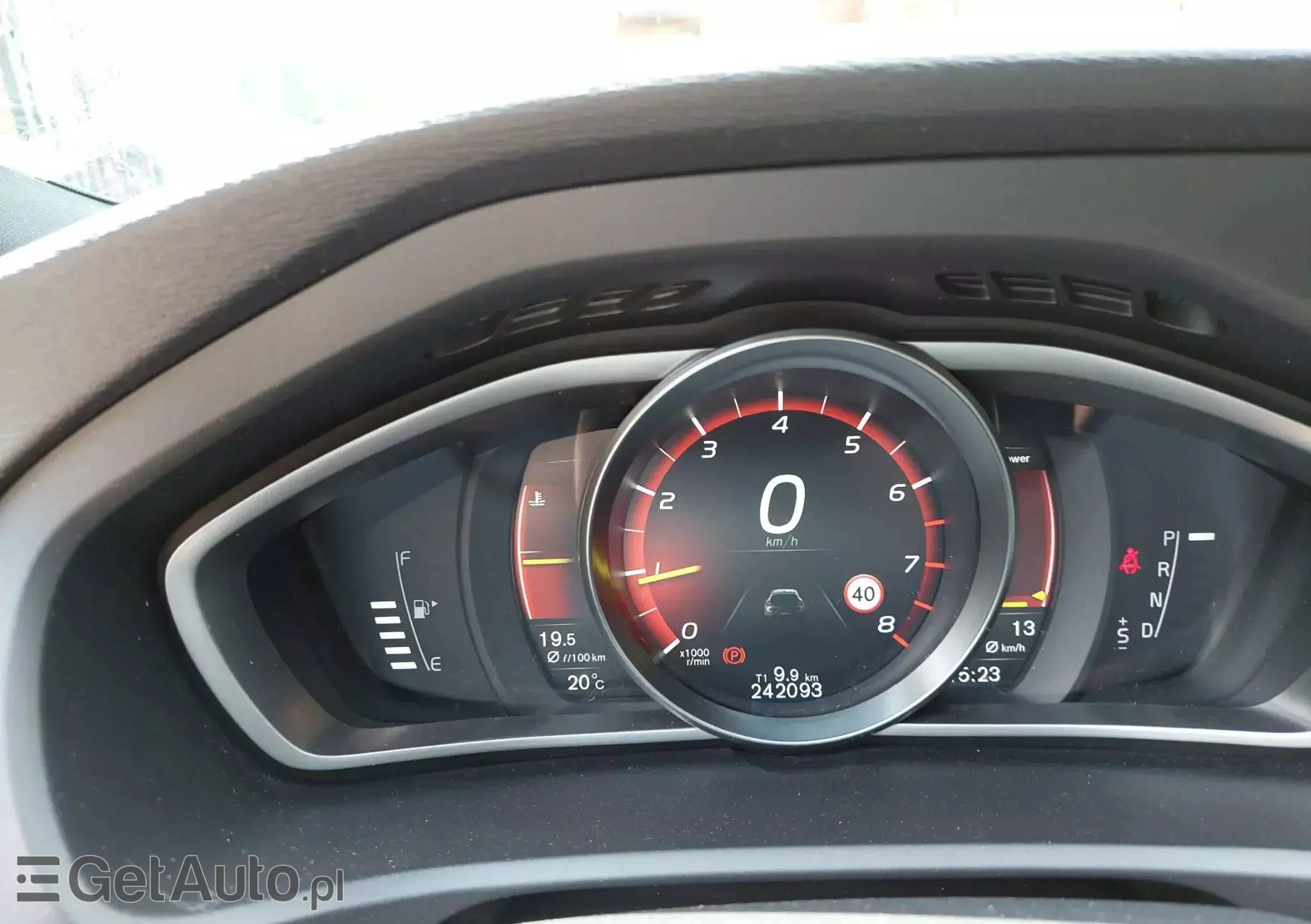 VOLVO V40 T3 Geartronic RDesign