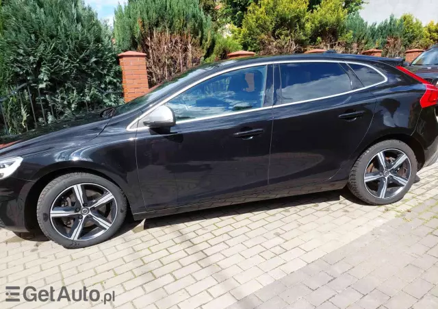 VOLVO V40 T3 Geartronic RDesign