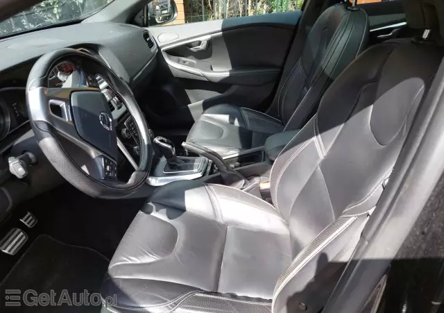 VOLVO V40 T3 Geartronic RDesign