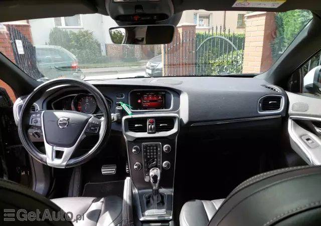 VOLVO V40 T3 Geartronic RDesign