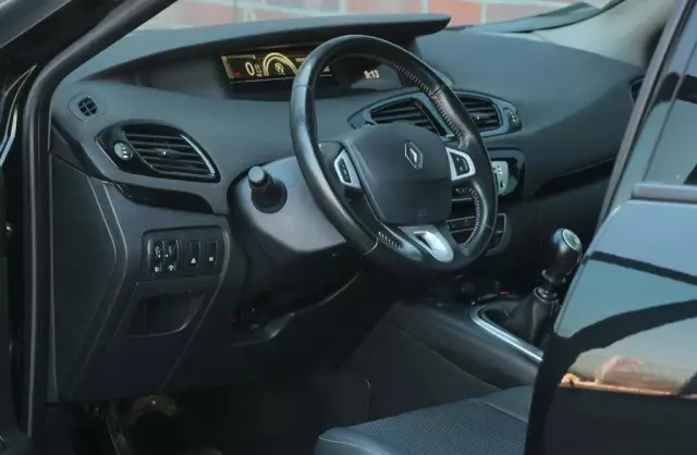 RENAULT Scenic 