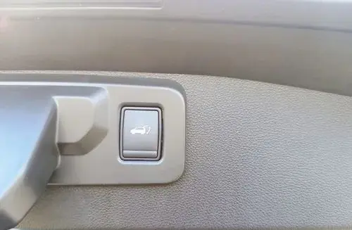 MITSUBISHI Grandis 