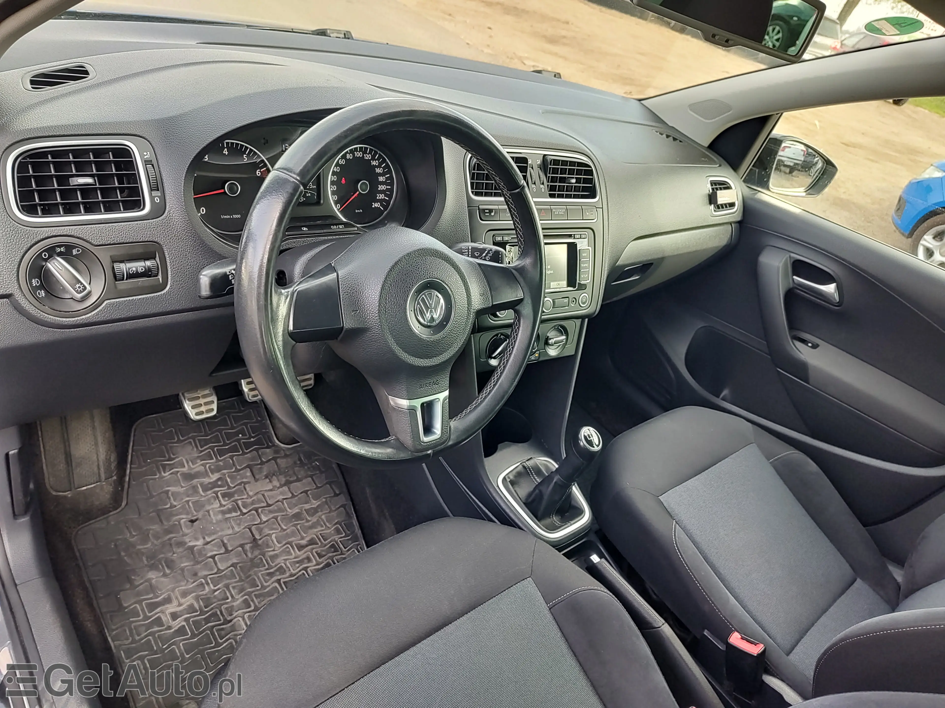 VOLKSWAGEN Polo Highline