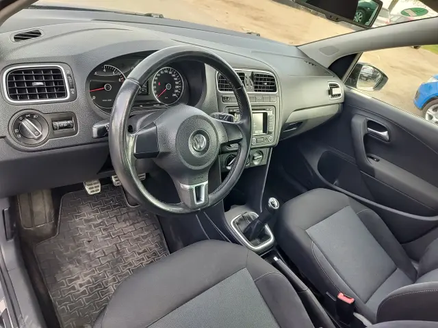 VOLKSWAGEN Polo Highline