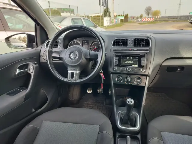 VOLKSWAGEN Polo Highline