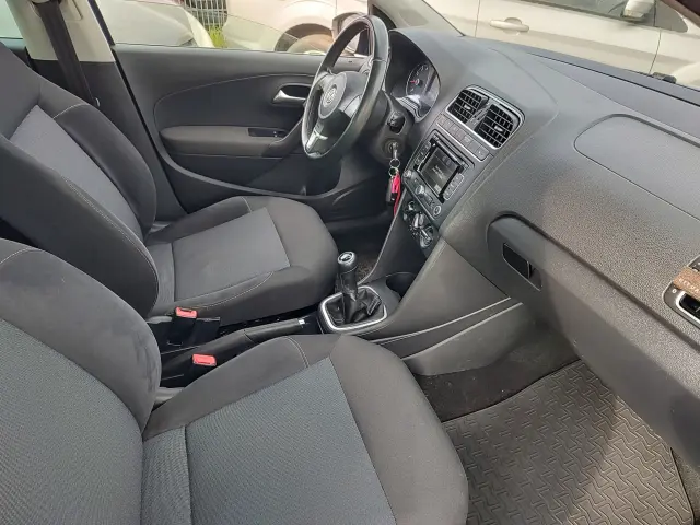 VOLKSWAGEN Polo Highline