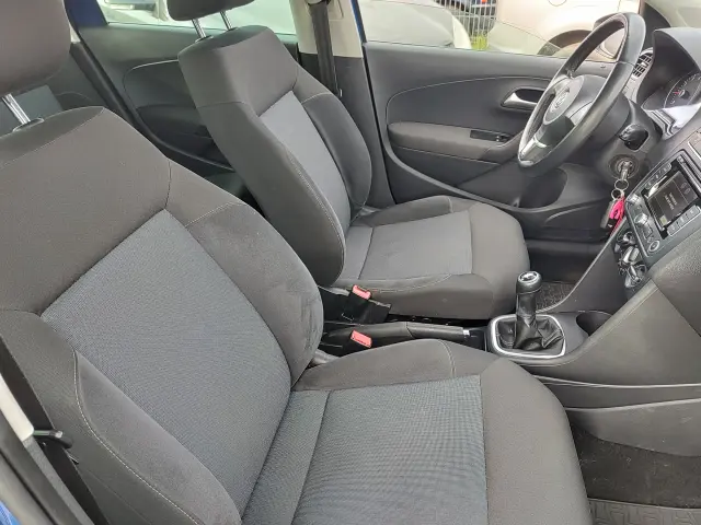 VOLKSWAGEN Polo Highline