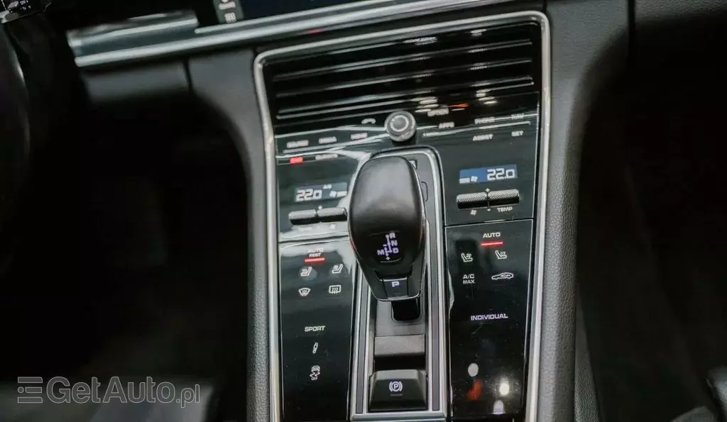 PORSCHE Panamera 