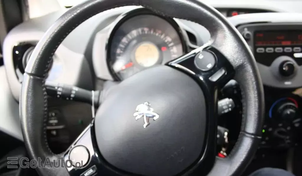 PEUGEOT 108 