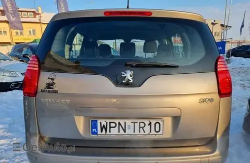 PEUGEOT 5008 