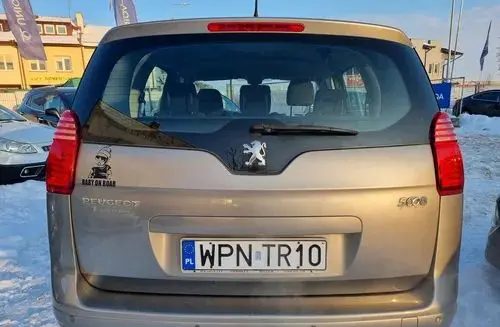 PEUGEOT 5008 