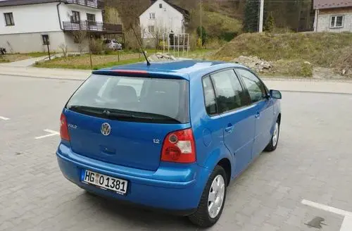 VOLKSWAGEN Polo 