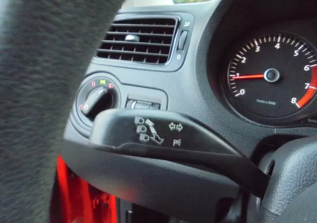 VOLKSWAGEN Polo 1.2 Team