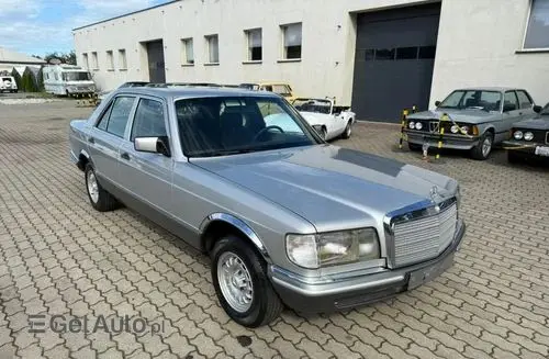 MERCEDES-BENZ W126 