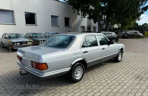 MERCEDES-BENZ W126 