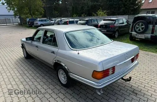 MERCEDES-BENZ W126 