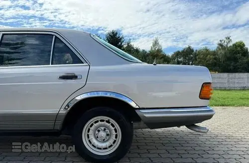 MERCEDES-BENZ W126 