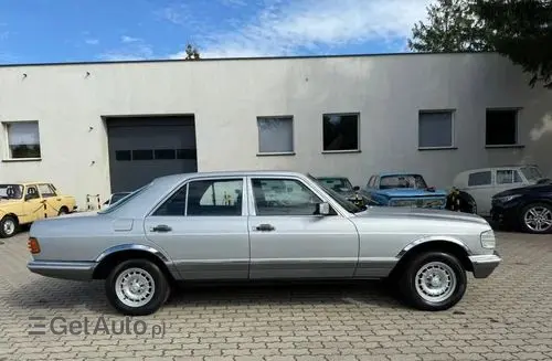 MERCEDES-BENZ W126 