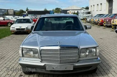 MERCEDES-BENZ W126 