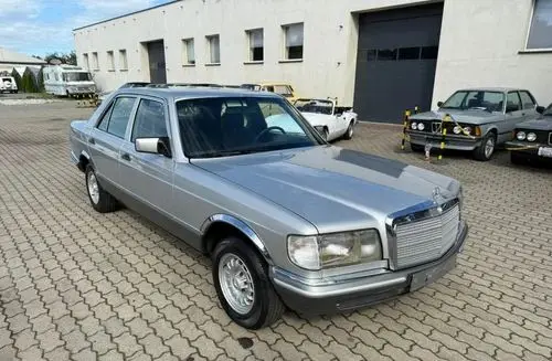 MERCEDES-BENZ W126 