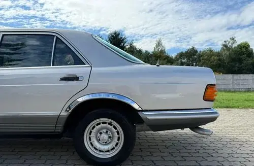 MERCEDES-BENZ W126 