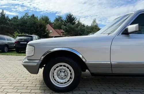 MERCEDES-BENZ W126 
