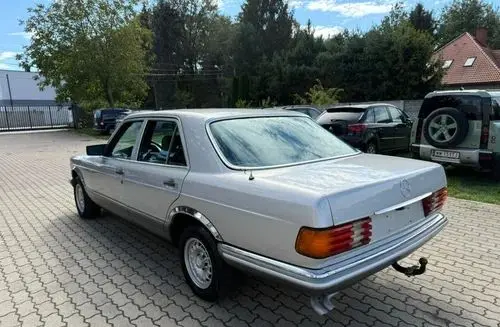 MERCEDES-BENZ W126 