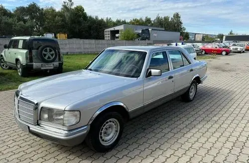 MERCEDES-BENZ W126 