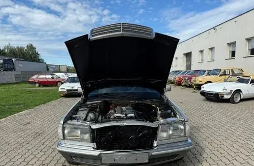 MERCEDES-BENZ W126 
