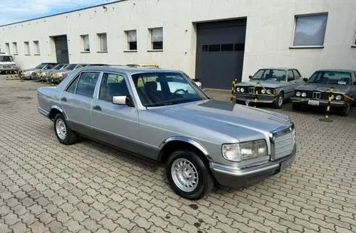 MERCEDES-BENZ W126 