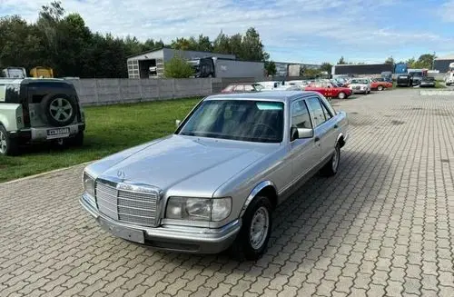 MERCEDES-BENZ W126 