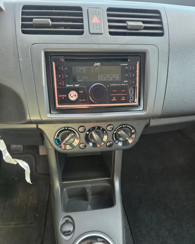 SUZUKI Swift 1.3 Club dance