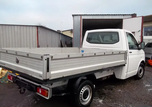 VOLKSWAGEN Transporter T5 