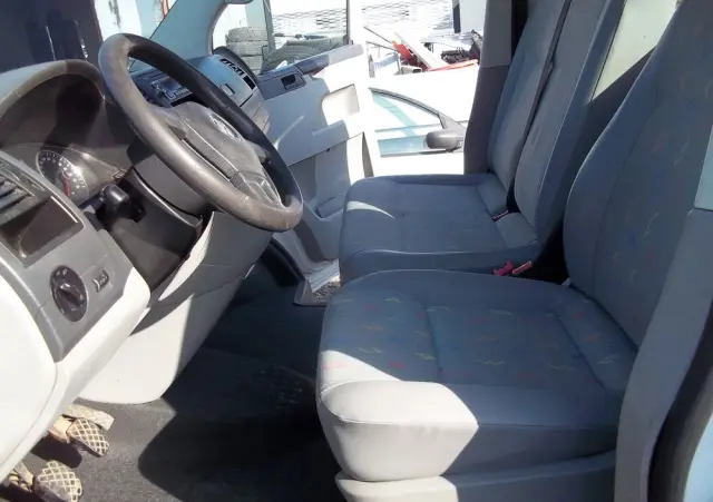 VOLKSWAGEN Transporter T5 