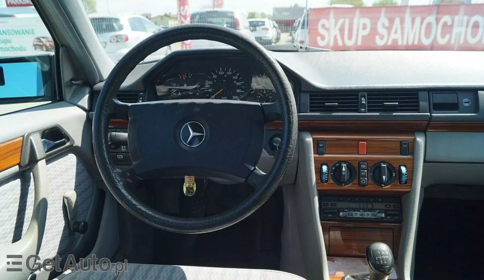 MERCEDES-BENZ W124 
