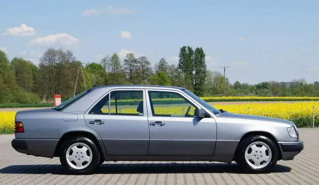MERCEDES-BENZ W124 