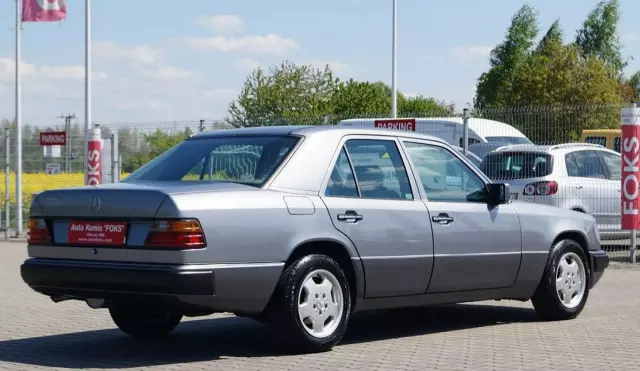 MERCEDES-BENZ W124 