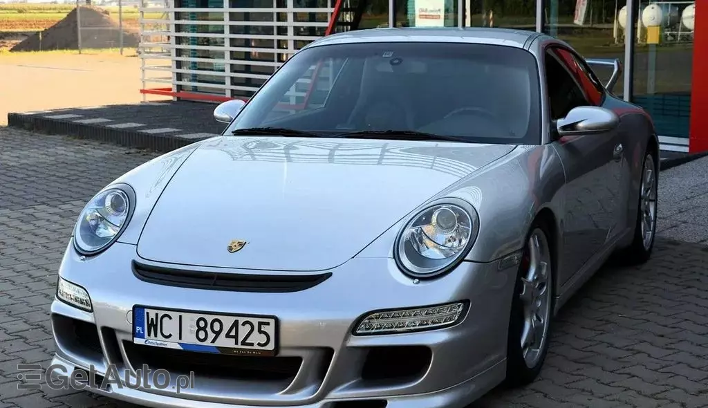 PORSCHE 911 
